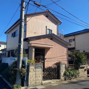 川口市周辺で戸建て改修工事①外壁・屋根工事～屋根の棟瓦積み替え～はリフォーム専門店・未来アートにお任せください！